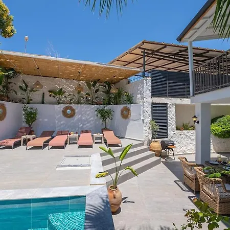 Charming 3bed W/ Pool, Very Close To Centre Villa *